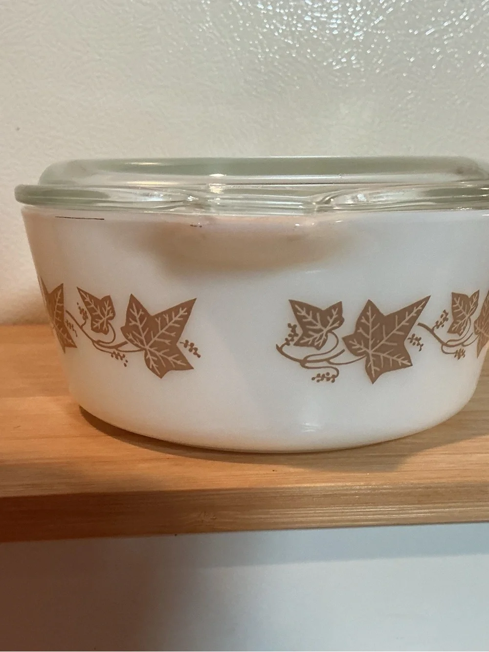 Vintage Pyrex Sandalwood Ivy Casserole: 1.5 Pint with Glass Lid